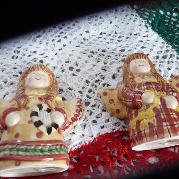 Vintage Sakura Salt & Pepper Shakers Gathering of the Angels Holiday Debbie Mumm - Picture 4 of 12